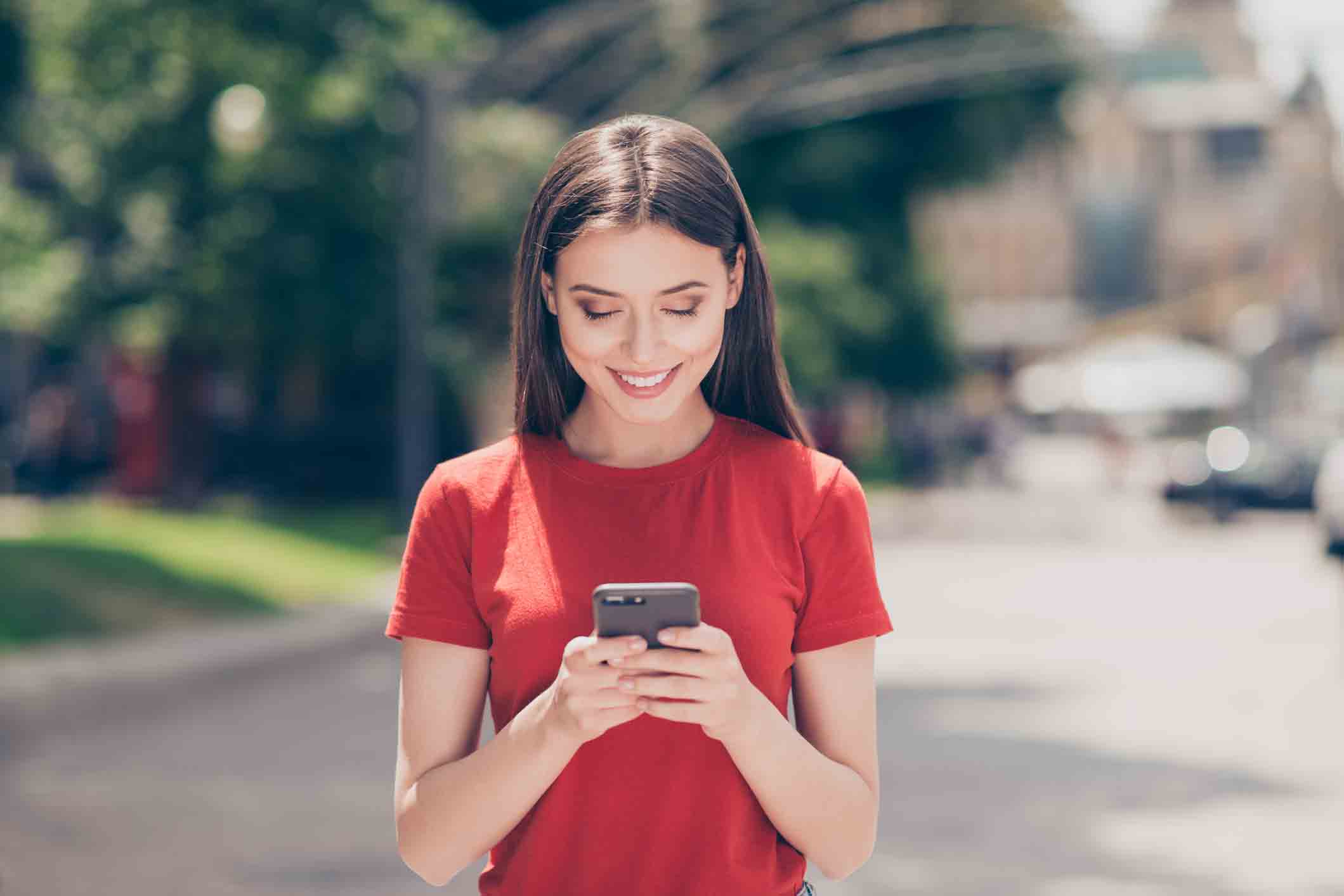 theSkimm: Stay in the Know, While on the Go