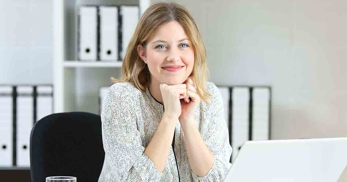 Smiling businesswoman at computer.